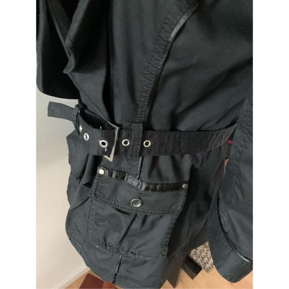 White House black market light jacket, size 6 black color ruffles with a belt - Picture 4 of 7